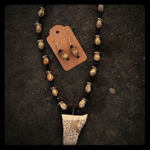 Crackle necklace & earring set